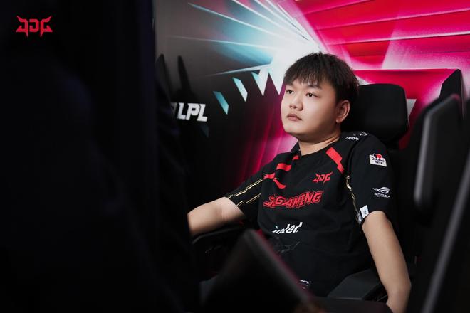 际行动展现 际行动展现