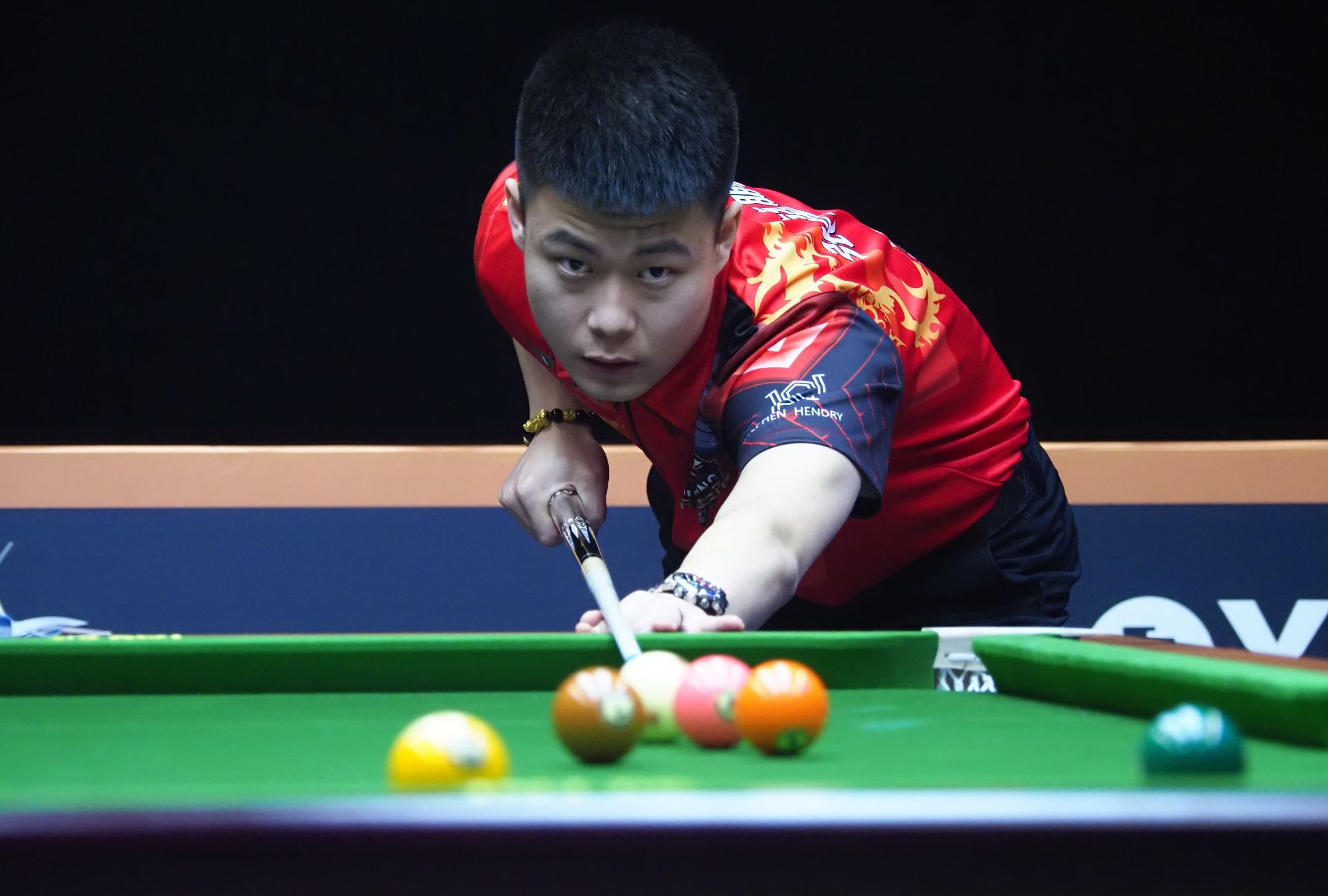 他在场上表 他在场上表